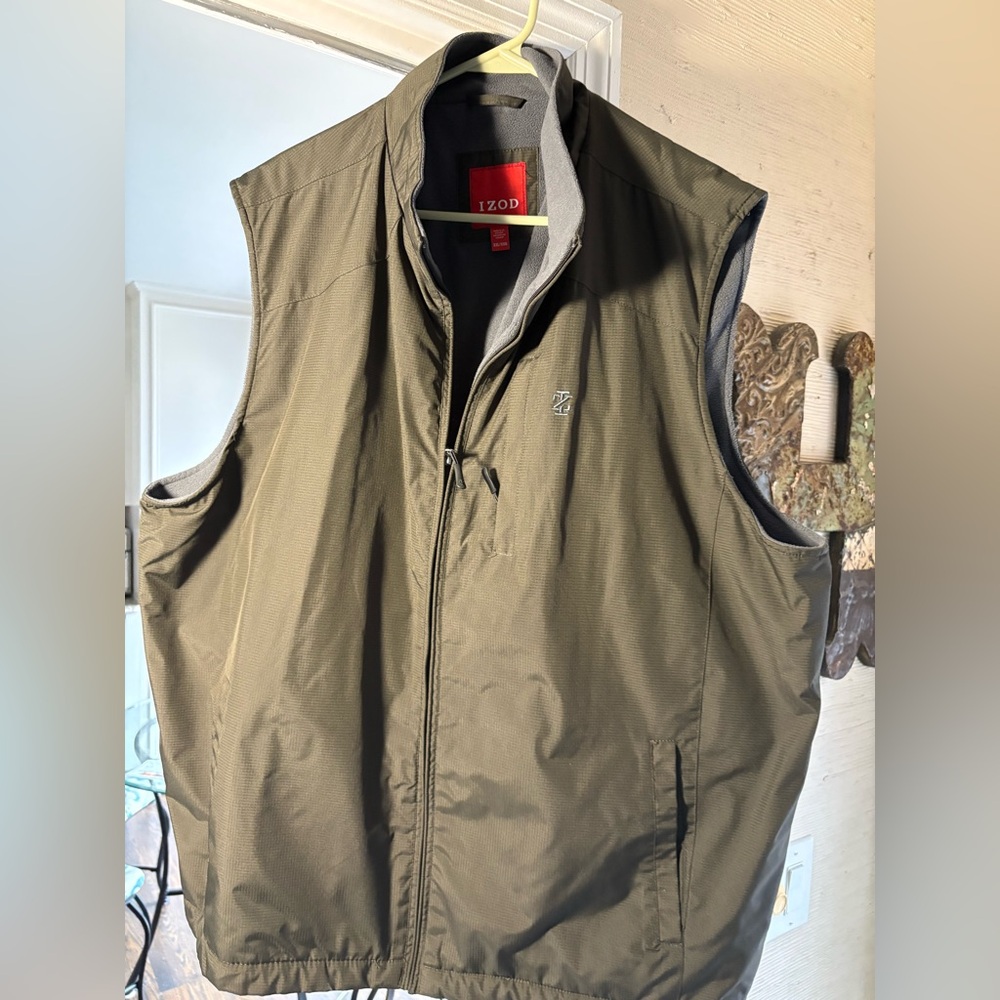 Izod Men's Khaki Vest